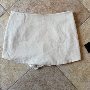 Lulu’s cream linen Mini Skort - size large